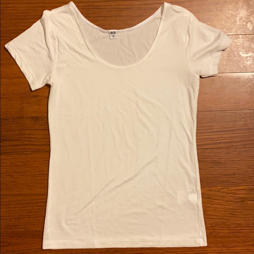 Uniqlo white airism tee